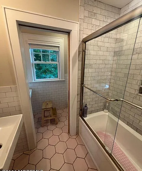 682 Woodgate Ave — Photo 9