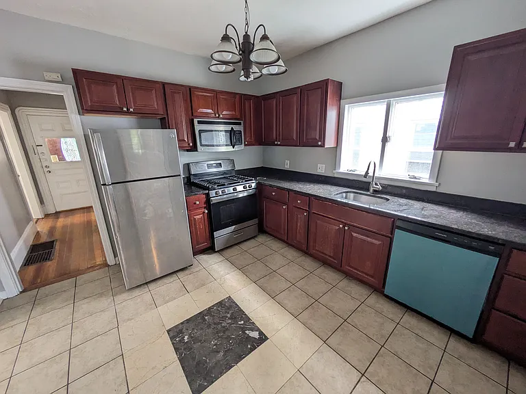 51 Glendale St #1A — Photo 5