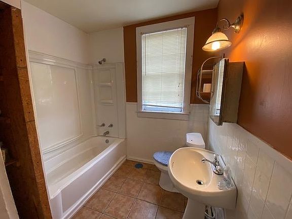 3rd image of 1028 Jackson St APT 4