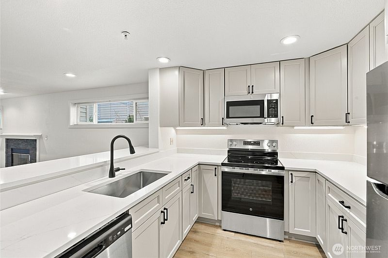 4th image of 2125 California Avenue SW #103