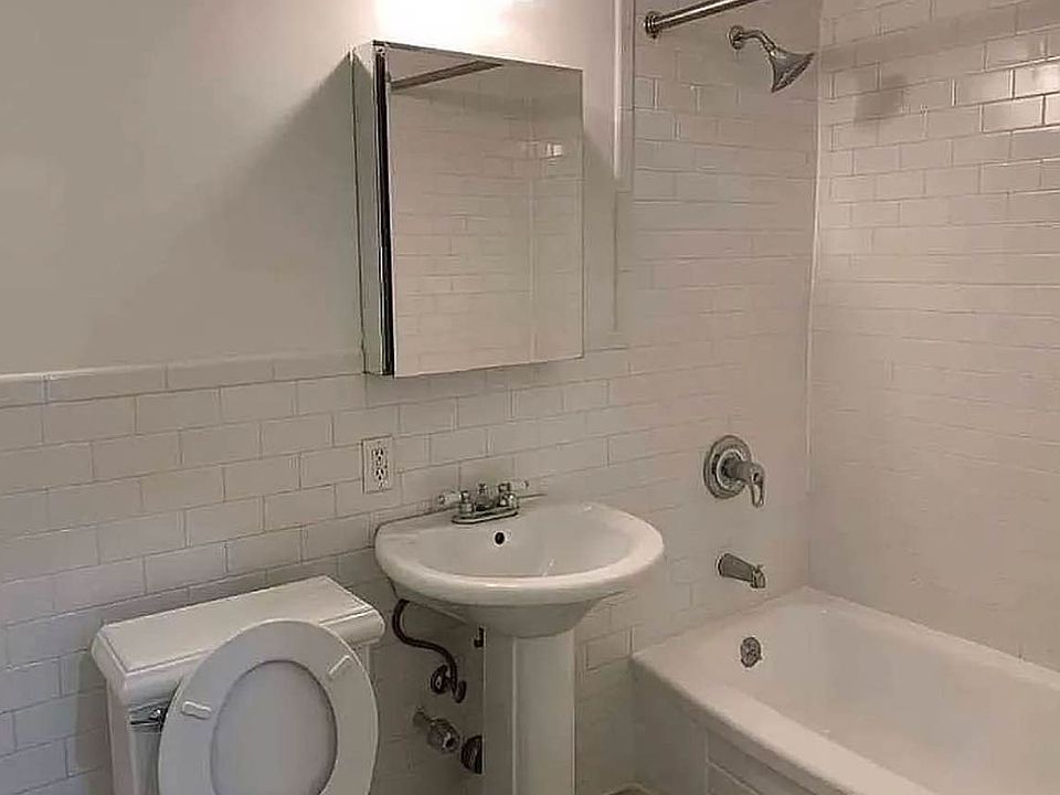 2nd image of 326 E 85th St APT 3B
