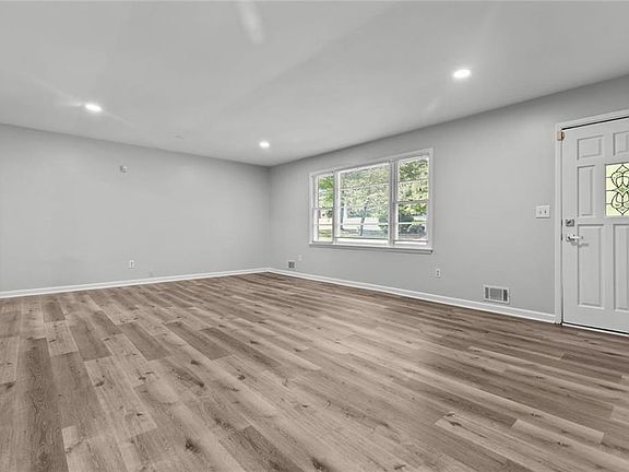 2nd image of 1834 Dogwood Rd