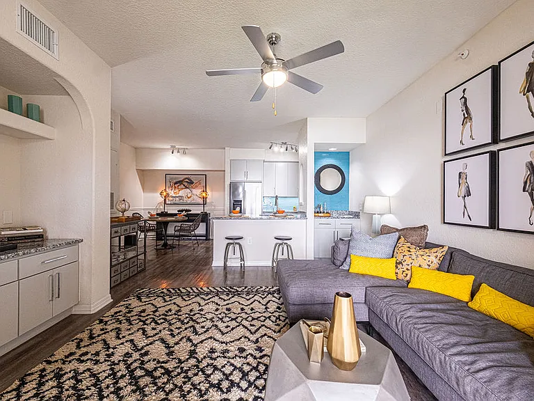 Cortland Portofino Place — Photo 13