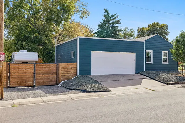 3 bed, 1130 sqft, $3,300 — Photo 2