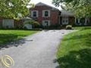 2475 Wickfield Rd, West Bloomfield, MI 48323