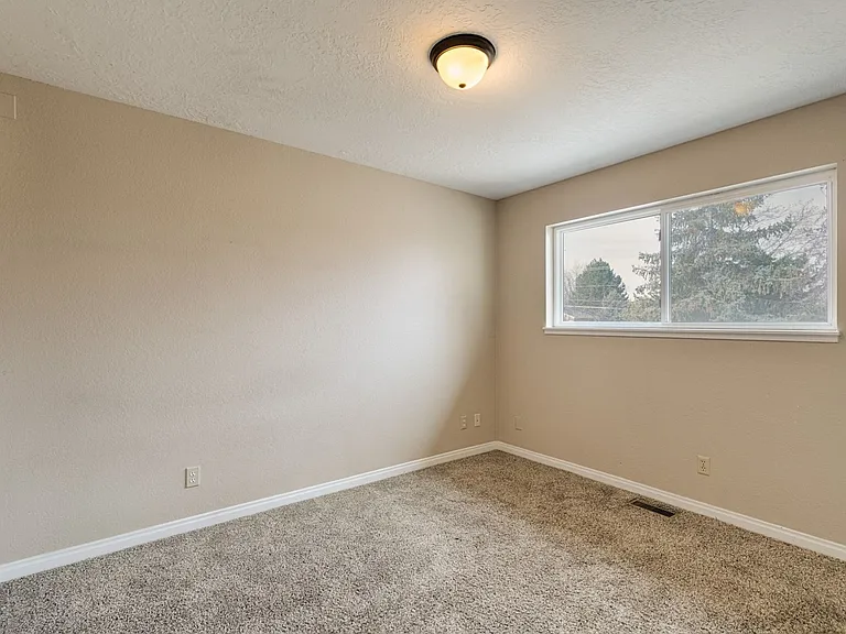 2960 S Apple St — Photo 22