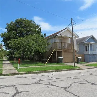 3 bed, 2.0 bath, 878 sqft, $1,800 — Photo 1