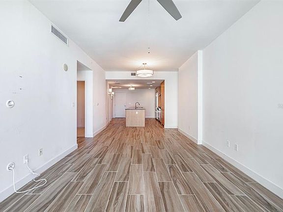 3rd image of 1120 E Kennedy Blvd Unit 1421