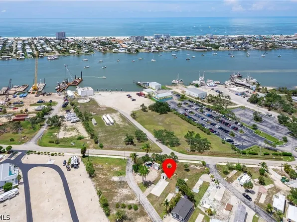 47 Oyster Bay Ln, Fort Myers Beach, FL 33931