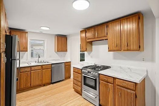 3rd image of 24 Myrtle St