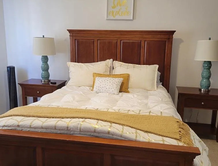 2nd bedroom with queen bed