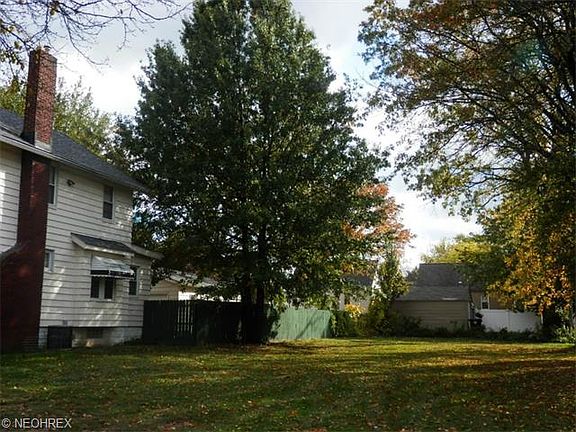 4th image of 912 Davies Ave