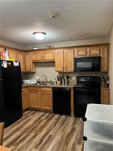 11 Apple Valley Pkwy APT 4, Smithfield, RI, 02828