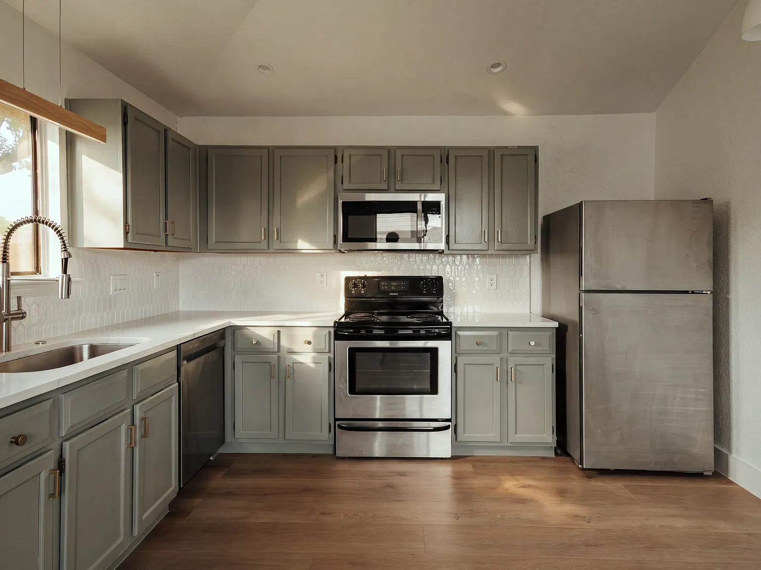 2 bed, 1004 sqft, $1,800 — Photo 4
