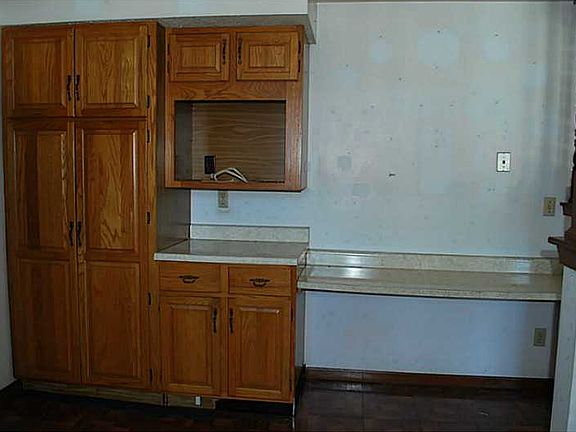 4th image of 1014 E 1st St