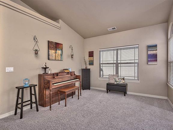 5th image of 2943 Margaret Dr