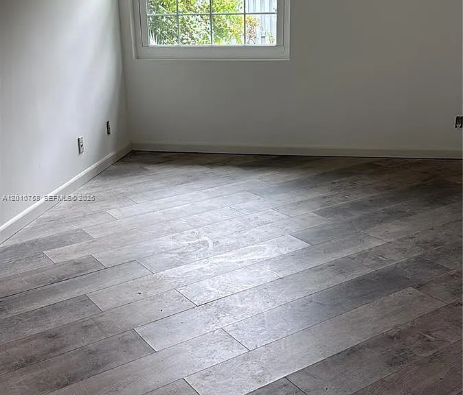 1407 Seagrape Cir — Photo 5
