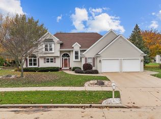 525 Fox Fire Dr, Oshkosh, WI 54904