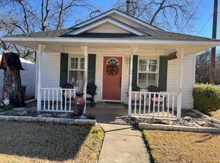 205 W Moore St, Granbury, TX 76048
