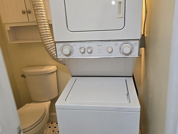 3rd image of 290 Chatham O