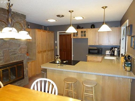 5th image of 804 SE 99th Ave