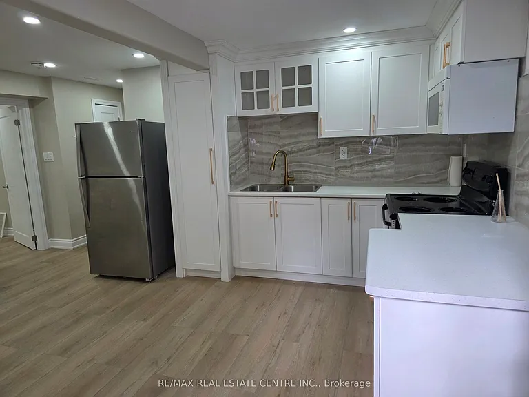 2644 Kinnerton Cres E — Photo 6