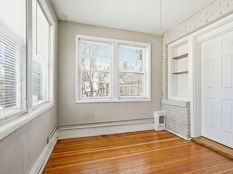 604 Holly — Photo 19