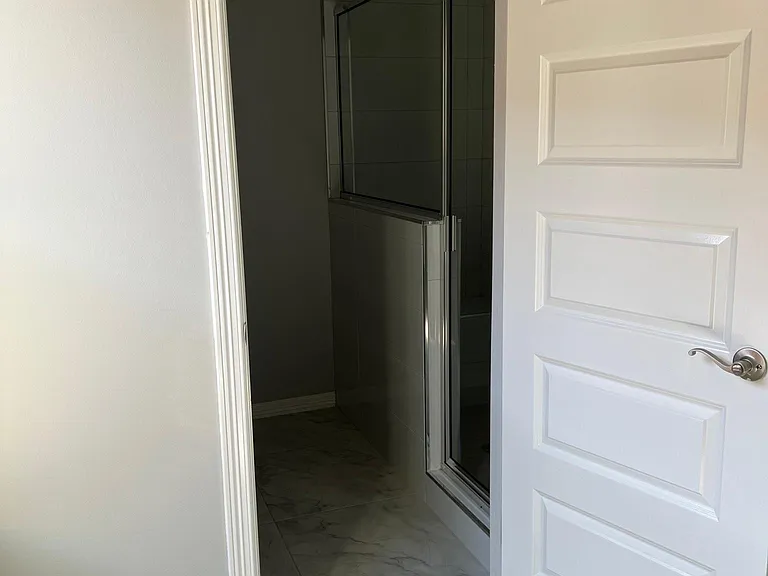 2611 Primrose Ave — Photo 4