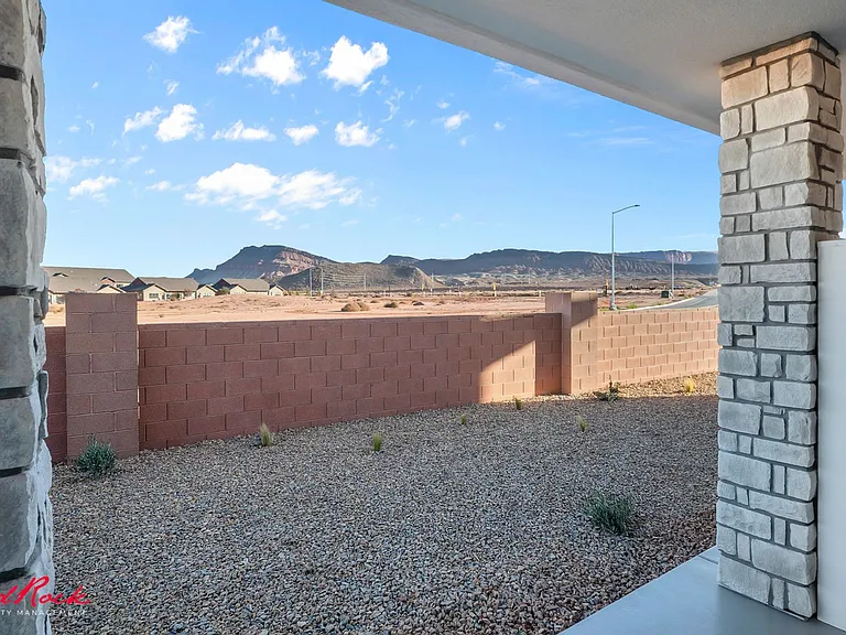 1037 E Malibu Ln — Photo 32