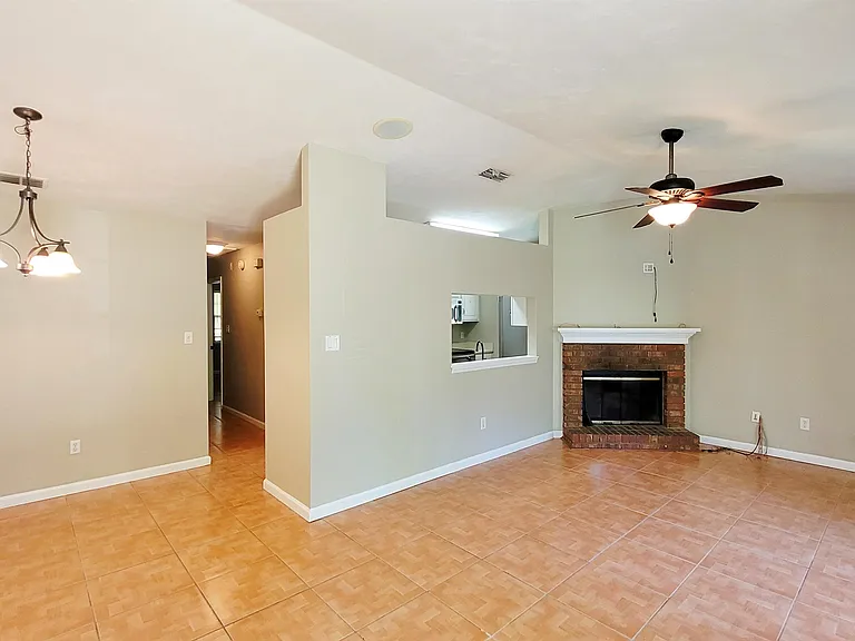 1114 Brafforton Dr — Photo 4
