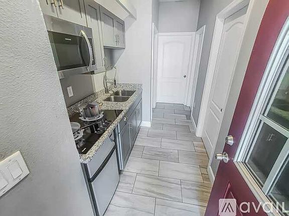 2nd image of 514 E Renfro St Unit B