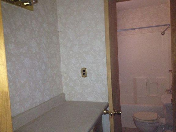5th image of 250 Longview Dr