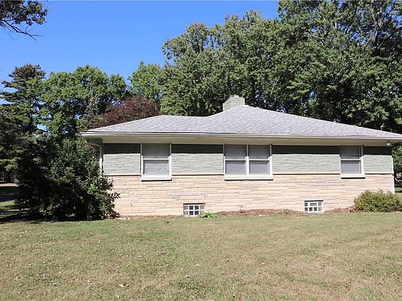 3rd image of 2710 Chamberlin Dr