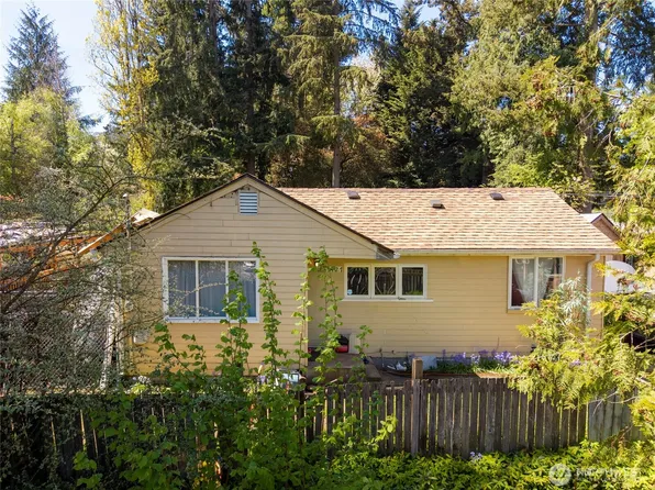 17427 10th Avenue NE, Shoreline, WA 98155