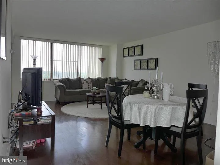 10101 Grosvenor Pl #1212 — Photo 22