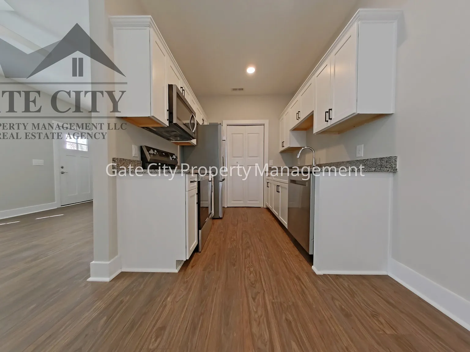 3 bed, $1,500 — Photo 2