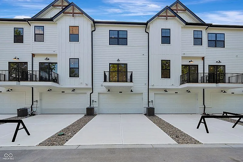 3 bed, 1605 sqft, $2,545 — Photo 2