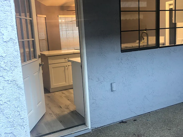 1323 Hidalgo Cir — Photo 25