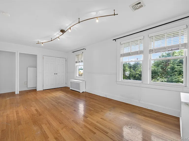 90 Mackey Ave — Photo 17