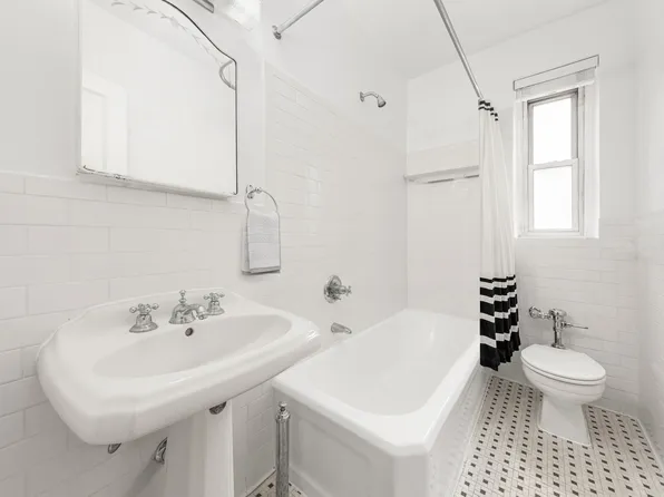 161 East 88th Street 6C image 6 of 6