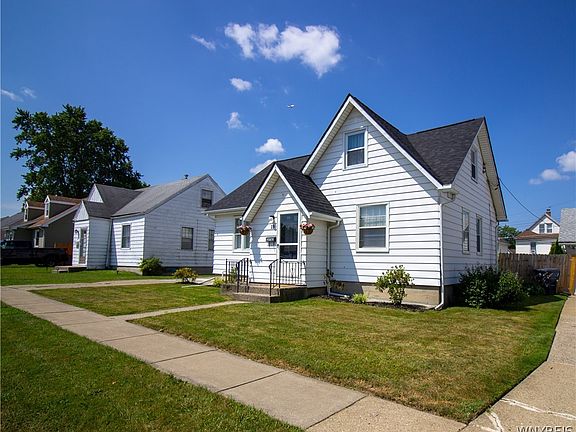 3rd image of 19 Avery Ave