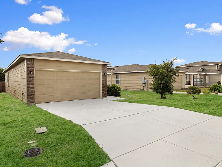 10719 Noble Cyn — Photo 10