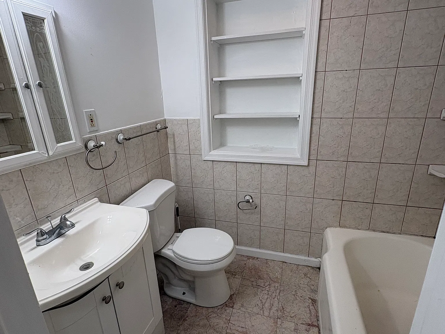 3 bed, 1574 sqft, $2,150 — Photo 3