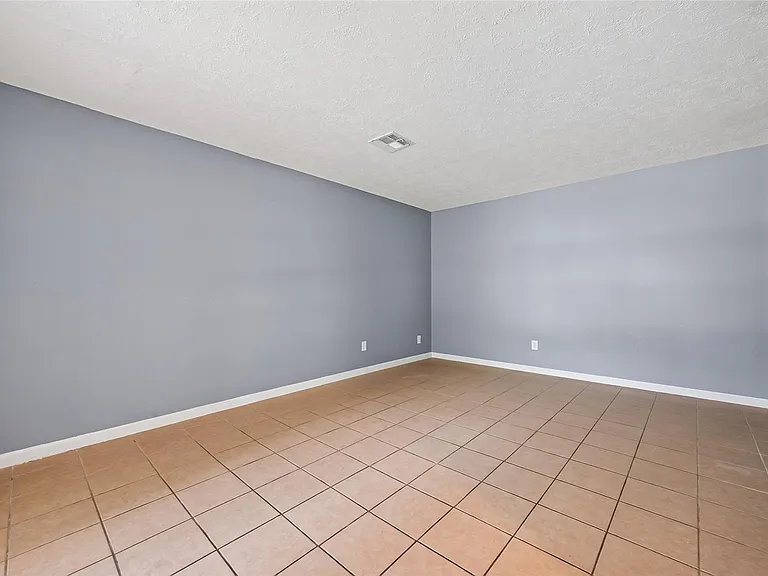 6715 Greenvale Ln — Photo 4