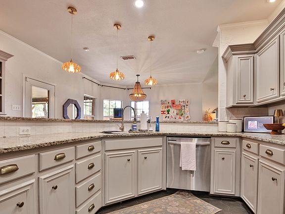 5th image of 6018 74th St