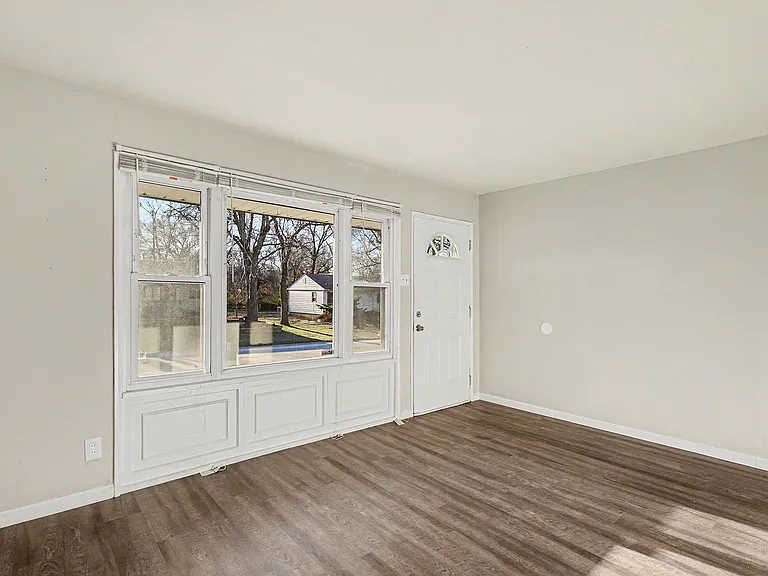 1711 Nemnich Ave — Photo 3