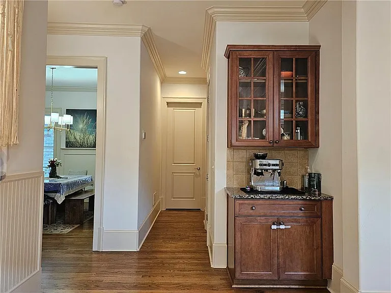 10924 Waters Rd — Photo 15