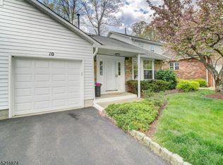 10 Coachlight Dr, Chatham, NJ 07928