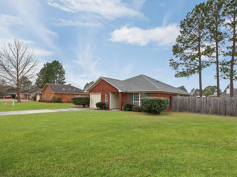 2115 Walberg Dr — Photo 7
