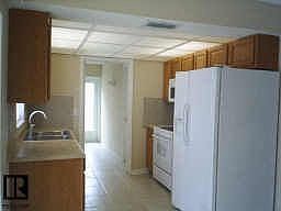 4th image of 425 Maplewood Dr